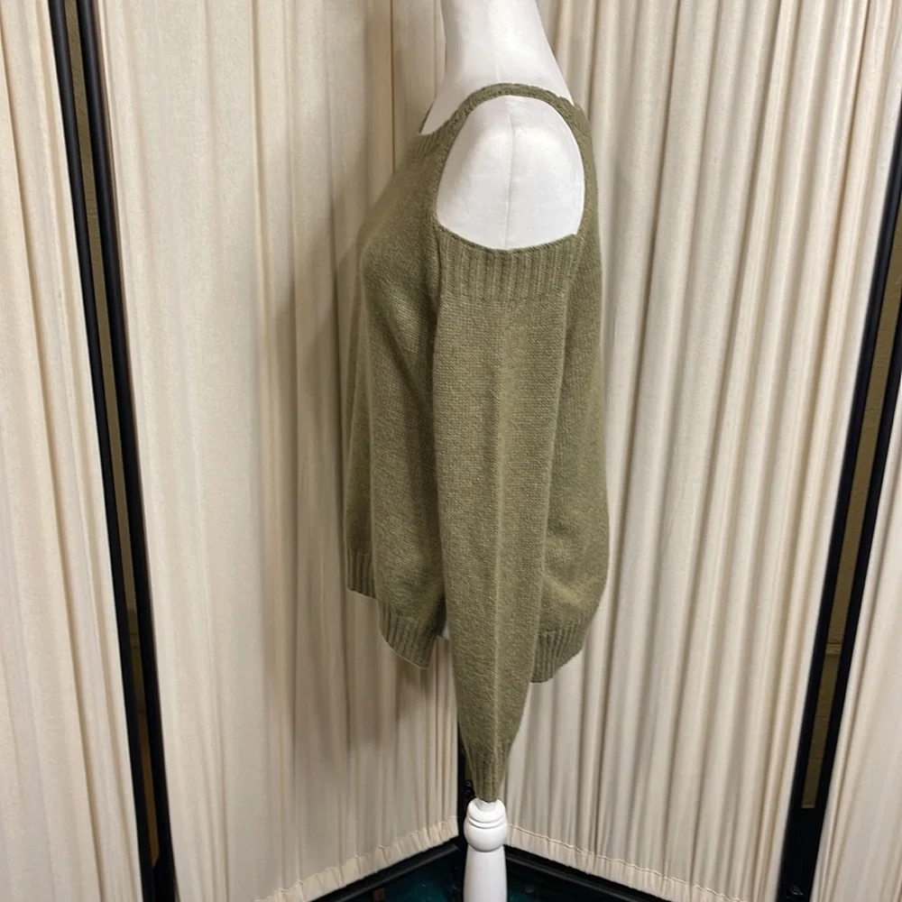 EUC- ELAN- WARM KNITTED GREEN COLD SHOULDER OVERSIZED SWEATER SIZE SMALL - Picture 9 of 13